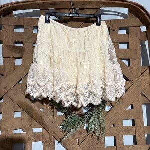 Ryu Cream Lace Detail Skirt lined